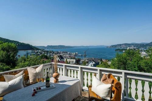Spacious villa with view 5BR FREE parking Great Wi Fi — 4-Star Luxury Hotel in Bergen, Norway