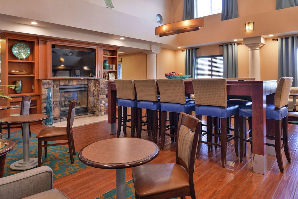 Hampton Inn & Suites Woodland Sacramento Area - photo 43