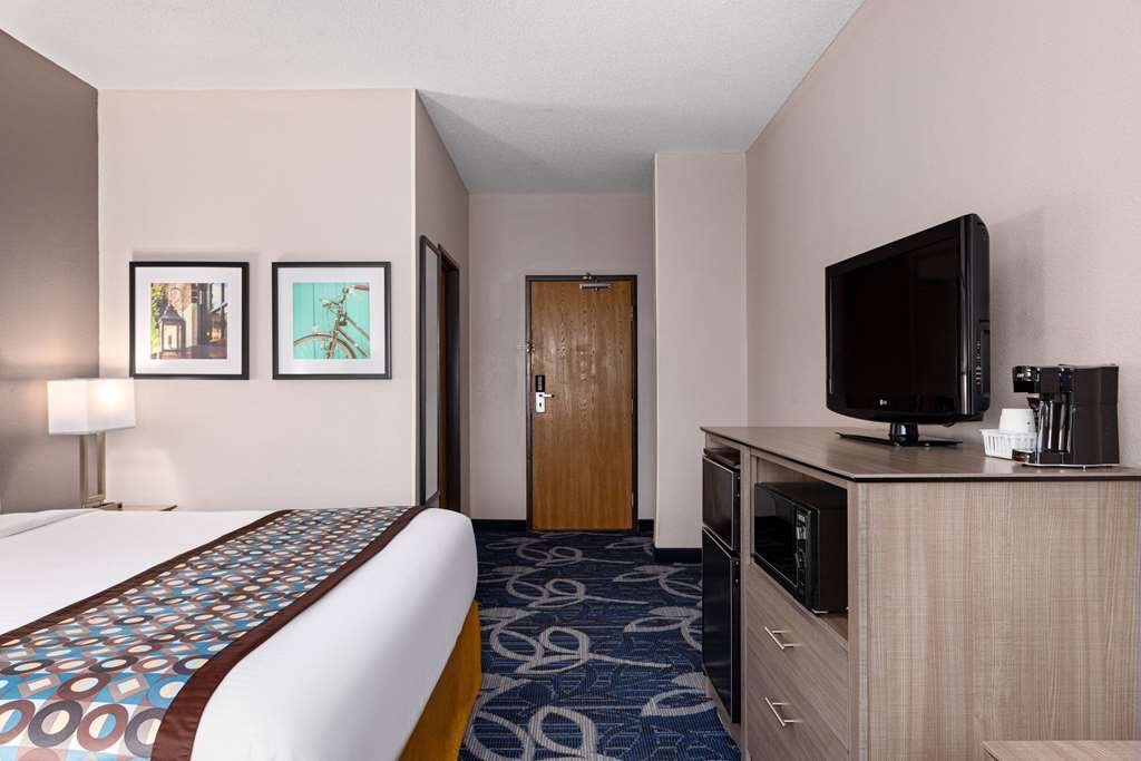 Baymont by Wyndham Waterloo - photo 24