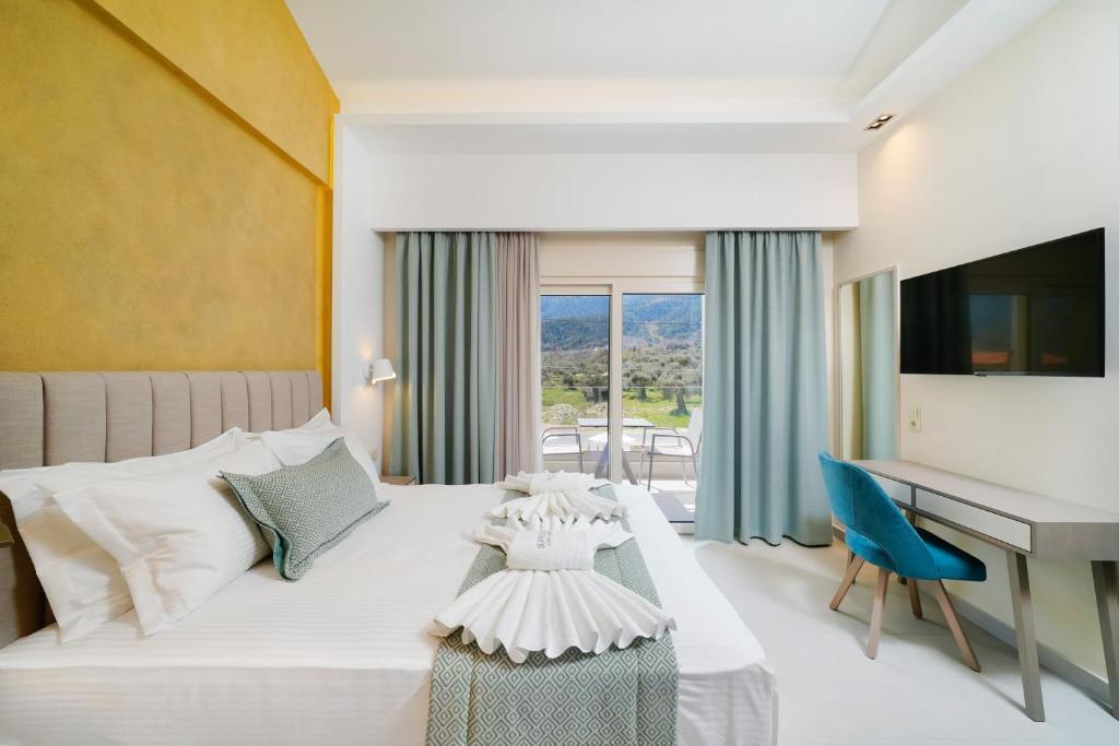 Supreme Luxury Suites — Potamia — photo 3