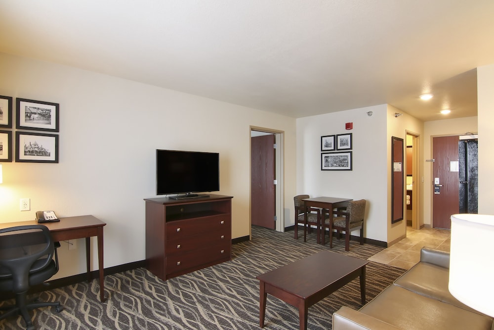 Cobblestone Hotel & Suites Chippewa Falls - photo 33