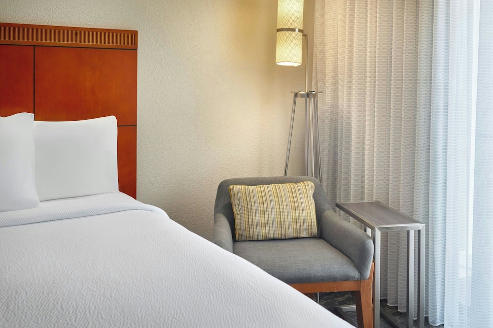 Courtyard by Marriott Atlanta Airport South Sullivan Road - photo 10