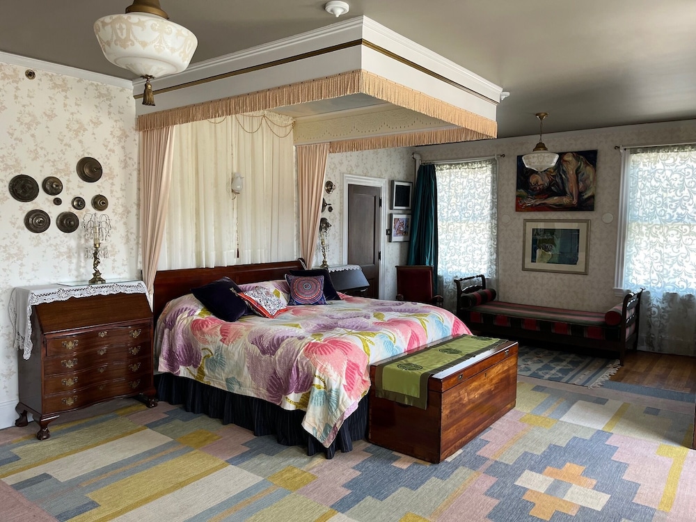 The Munroe Inn - photo 16