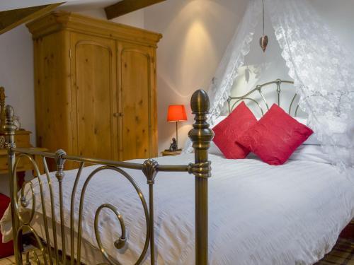 The Old Folly — 4-Star Luxury Hotel in Hunmanby, United Kingdom
