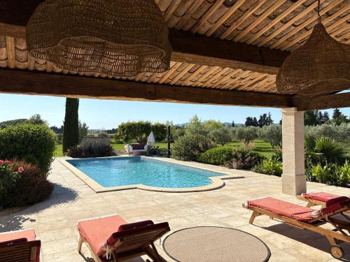 La Maison Des Amis — 4-Star Luxury Hotel in Maillane, France