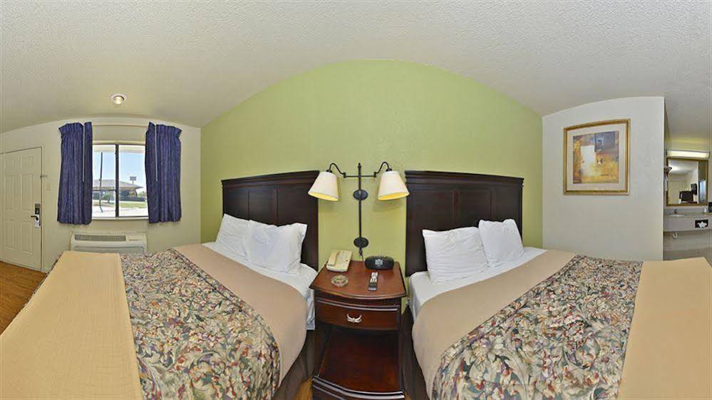Americas Best Value Inn Red Oak - photo 6