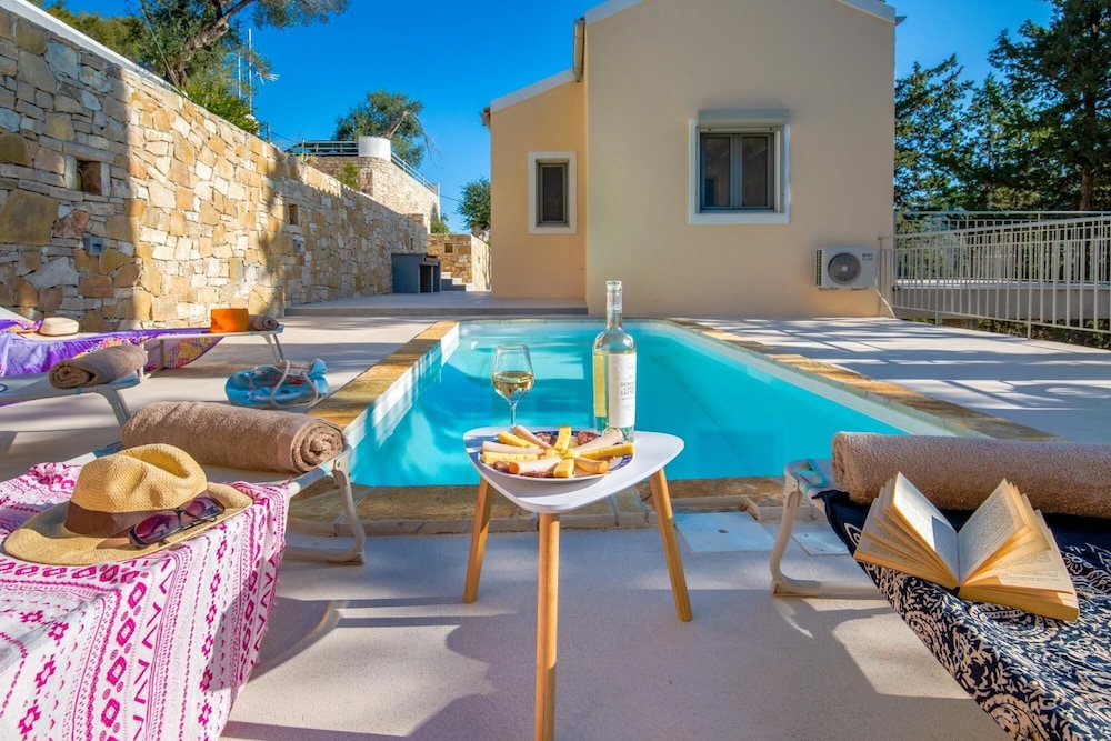 Villa Alexandros Swimming Pool Walk to Beach A C Wifi 3454 — 4-Star Luxury Hotel in Gaios, Greece