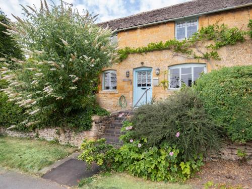 Pilgrim Cottage — 4-Star Luxury Hotel in Moreton In Marsh, United Kingdom