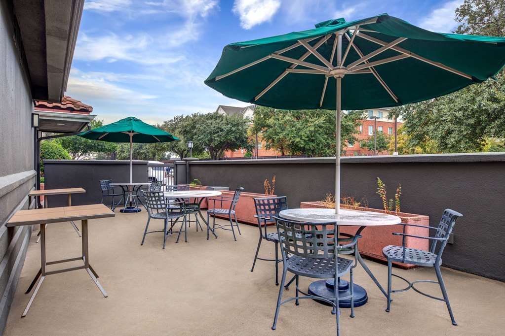 La Quinta Inn & Suites by Wyndham Dallas DFW Airport North - photo 43