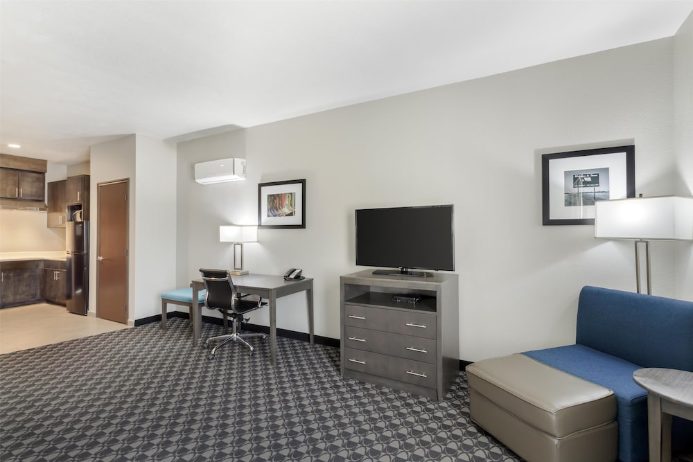 Best Western Plus Waller Hotel - photo 20