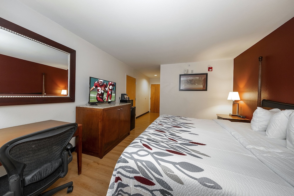Red Roof Inn & Suites Biloxi Ocean Springs - photo 22