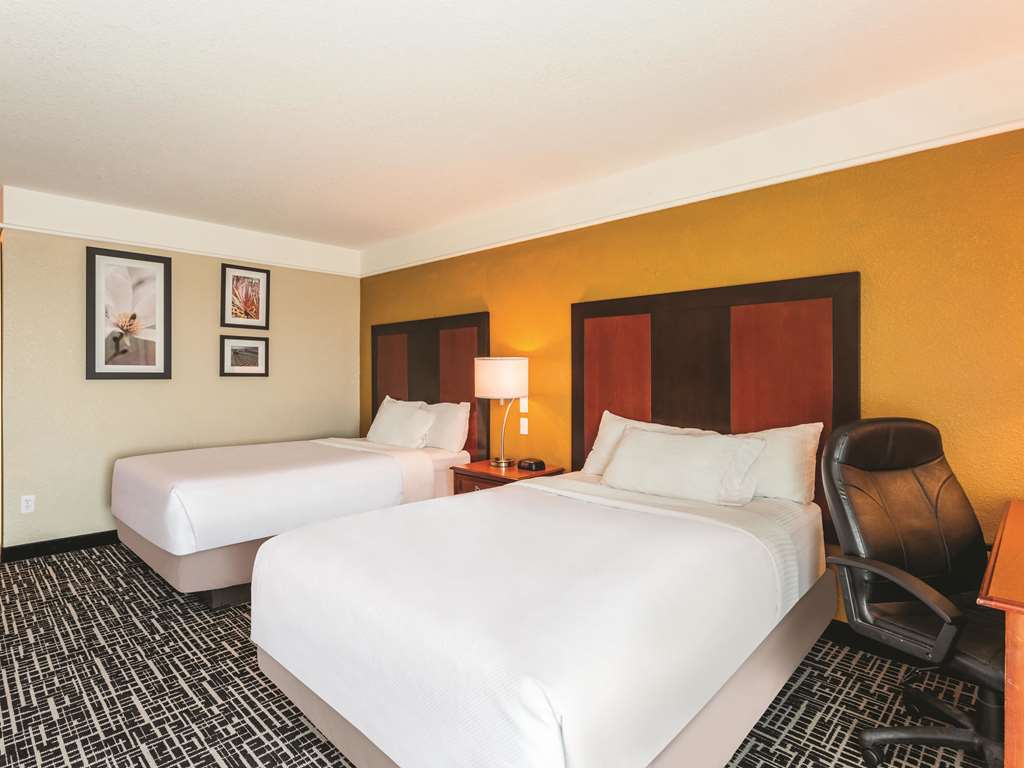 La Quinta Inn & Suites by Wyndham Deming - photo 11
