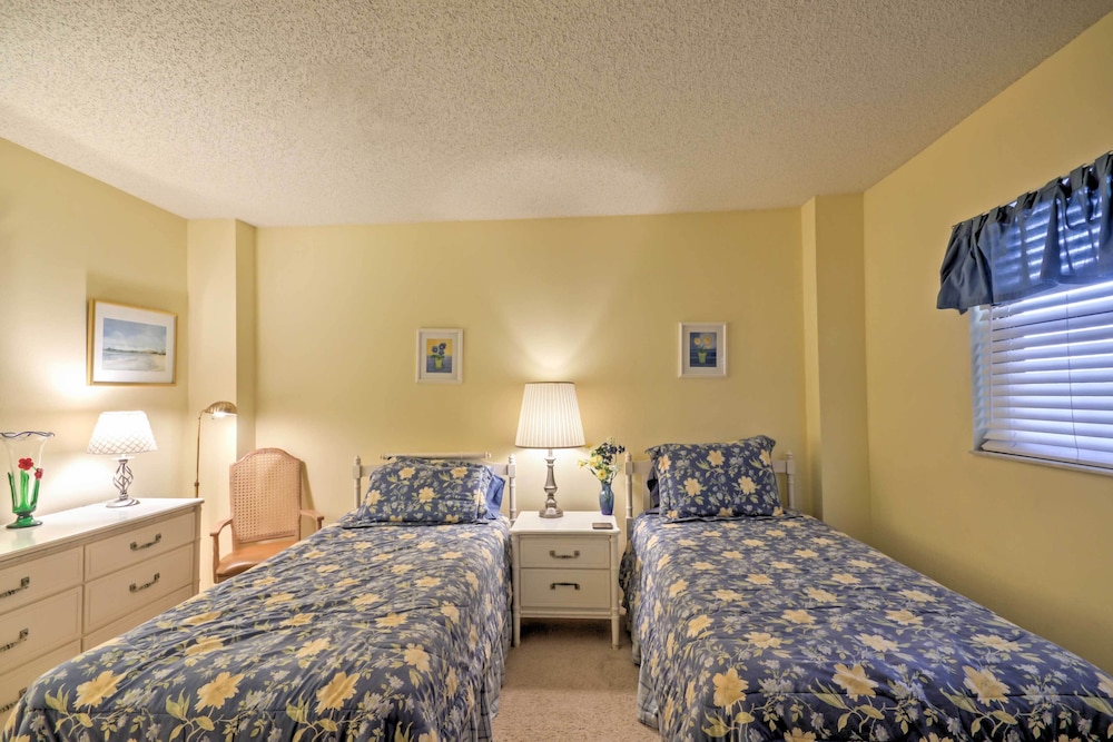 Beachfront Sarasota Resort Condo Siesta Key View - photo 2