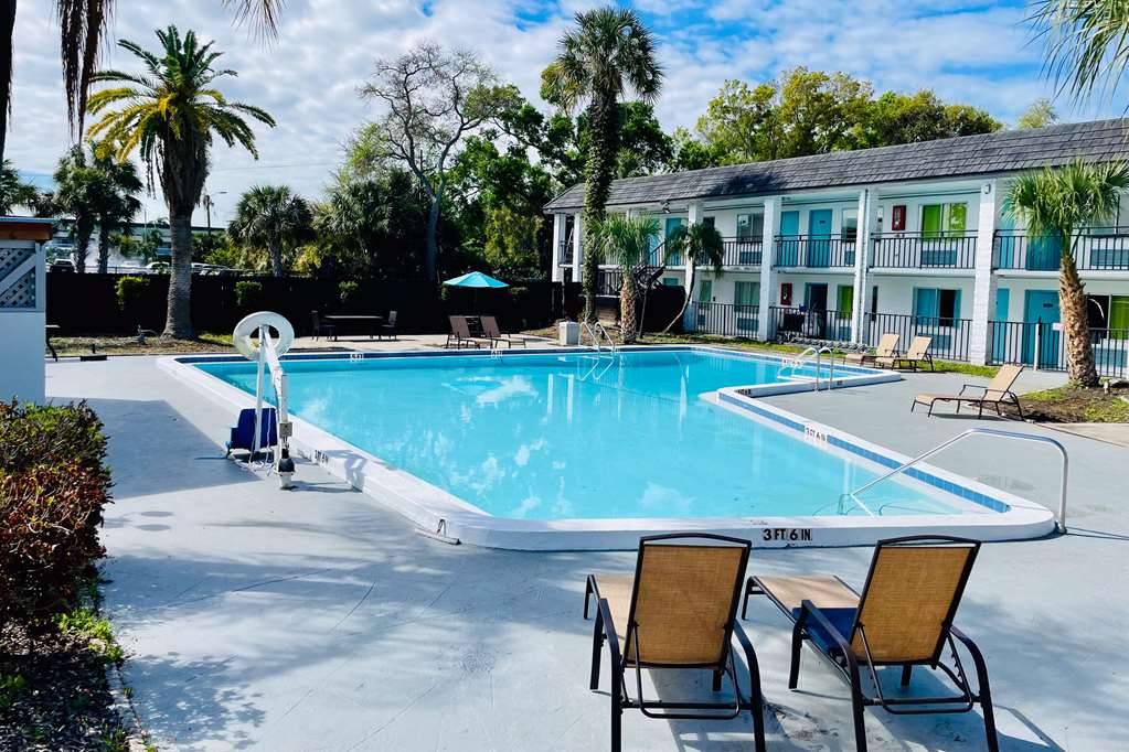 Rodeway Inn Clearwater Central - photo 13