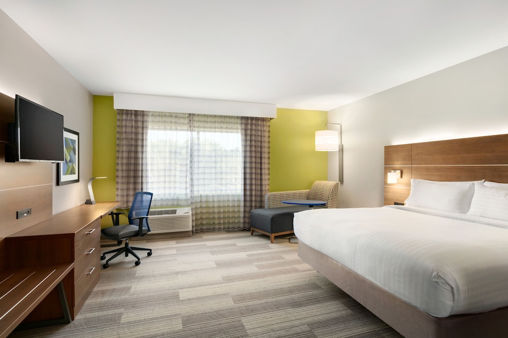 Holiday Inn Express & Suites Salisbury by IHG - photo 17