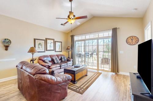 Serene Barefoot Resort Condo — 4-Star Luxury Hotel in Myrtle Beach, United States