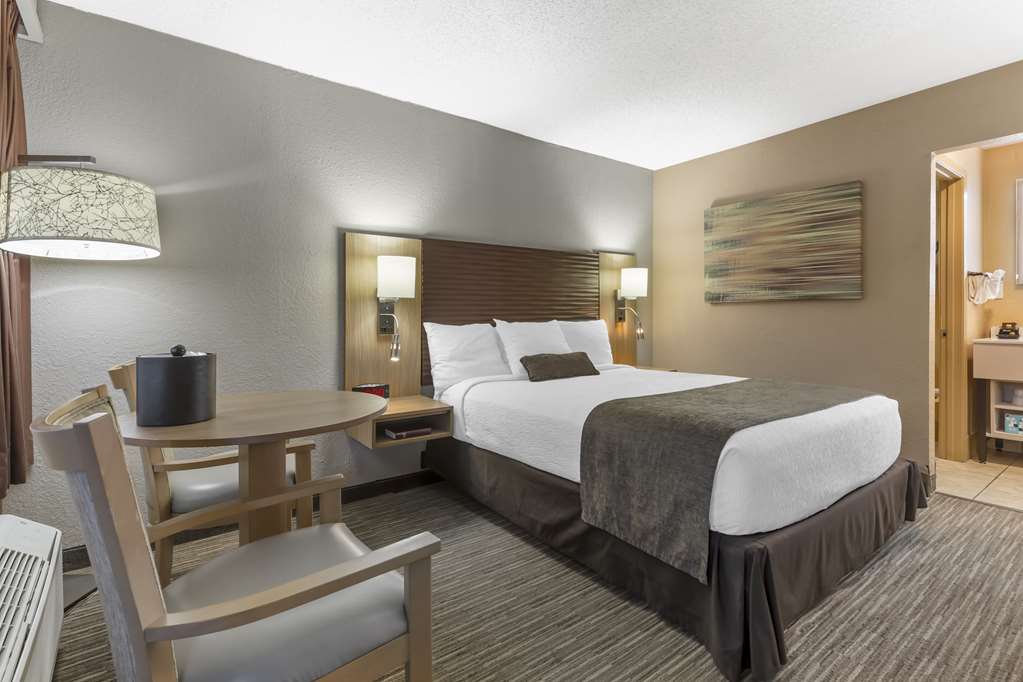 Best Western Plus Landing View Inn & Suites - photo 31