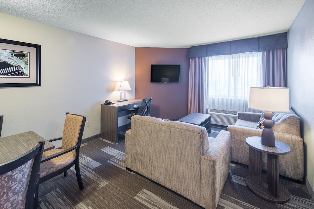 Holiday Inn Express Hotel & Suites St. Paul Woodbury by IHG - photo 3