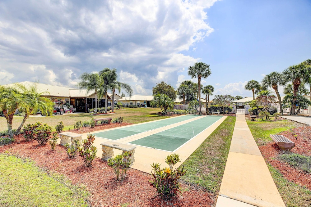 Screened Patio And Grill at Sebring Resort Community - photo 15