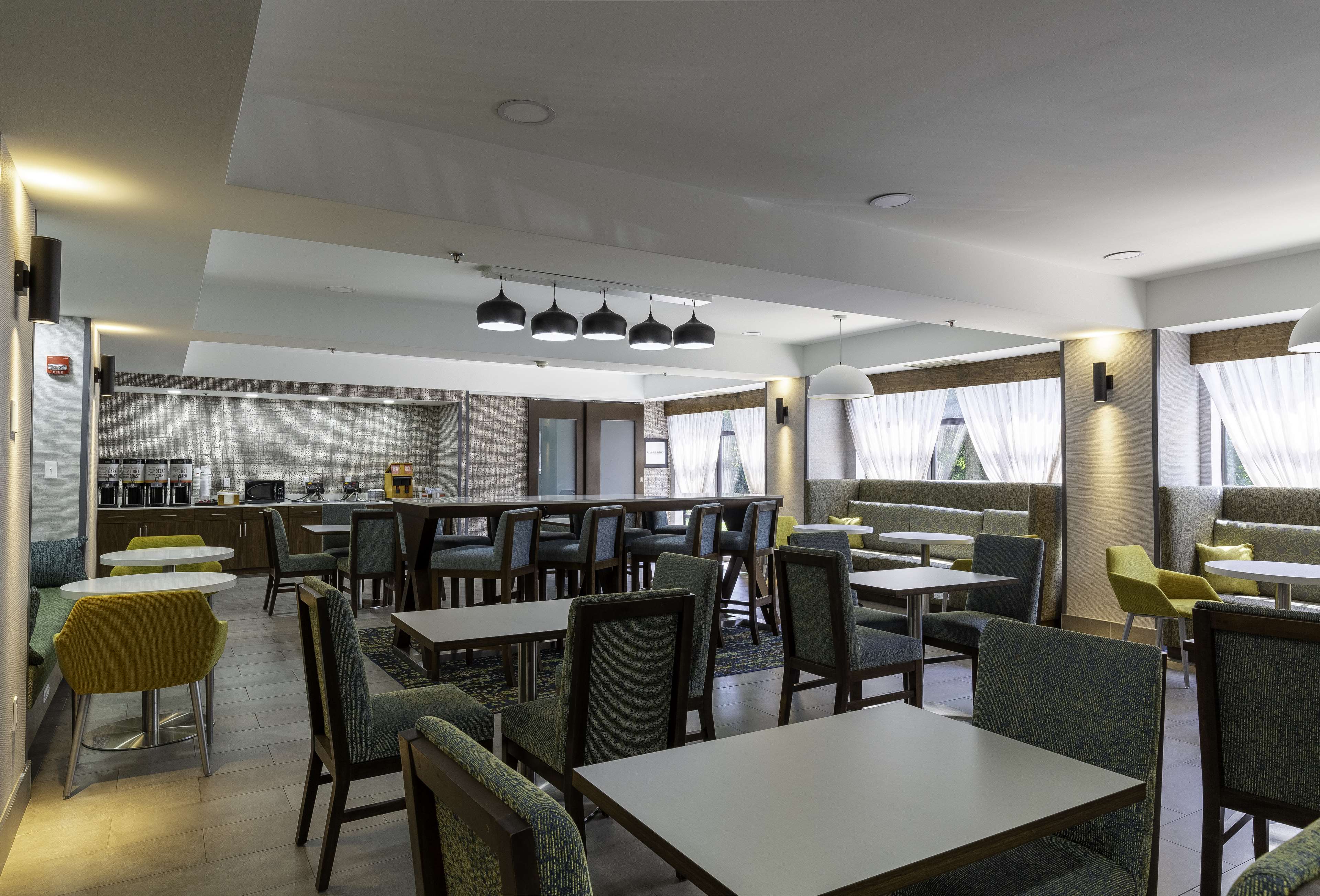 Hampton Inn East Windsor - photo 23