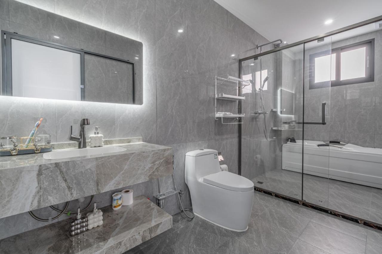 T M L Manor House 6 bedroom independent swimming pool and powerful KTV — 5-Star Luxury Hotel in Pattaya, Thailand