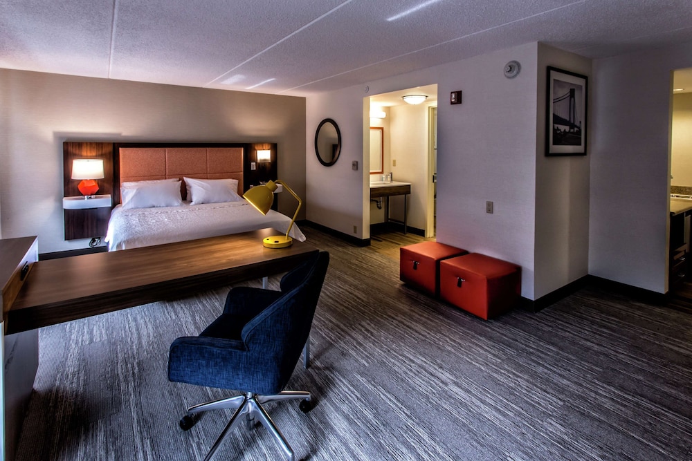 Hampton Inn & Suites Staten Island - photo 33