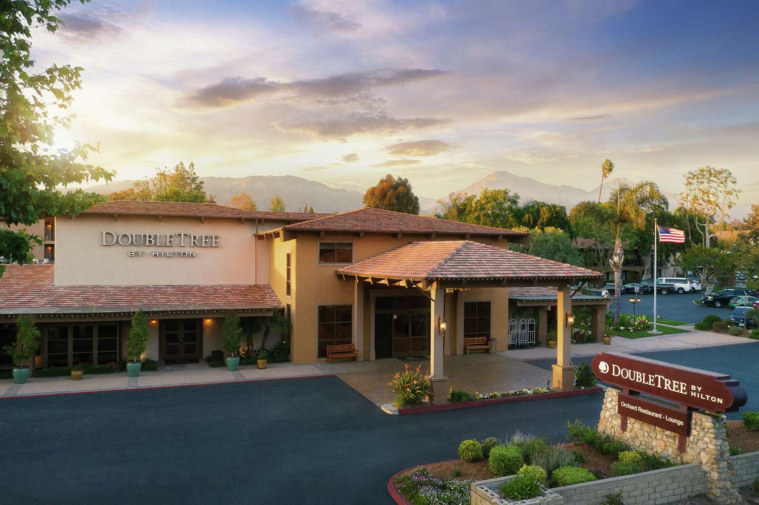 DoubleTree by Hilton Claremont - photo 2