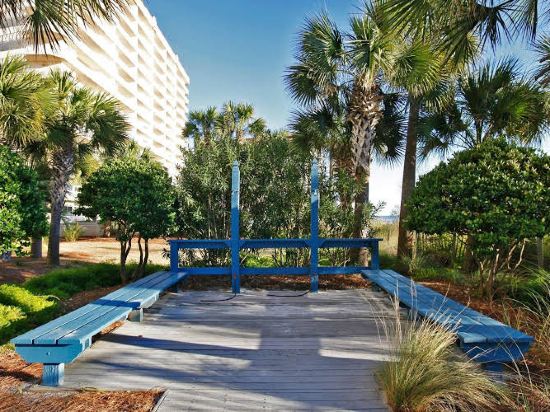 Sterling Beach Resort — hotel in Lower Grand Lagoon