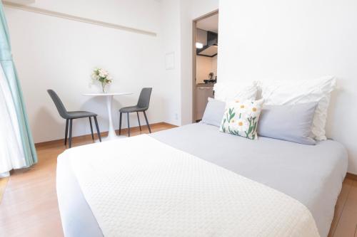 Modern 2 Person Retreat in Nihonbashi Steps From Kayabacho Subway & Tsukiji