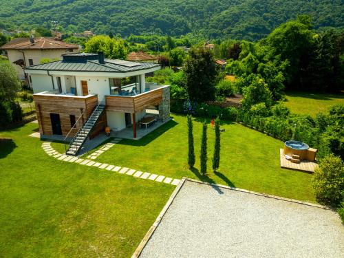 La villa del lago in terrazzo — 4-Star Luxury Hotel in Colico Piano, Italy