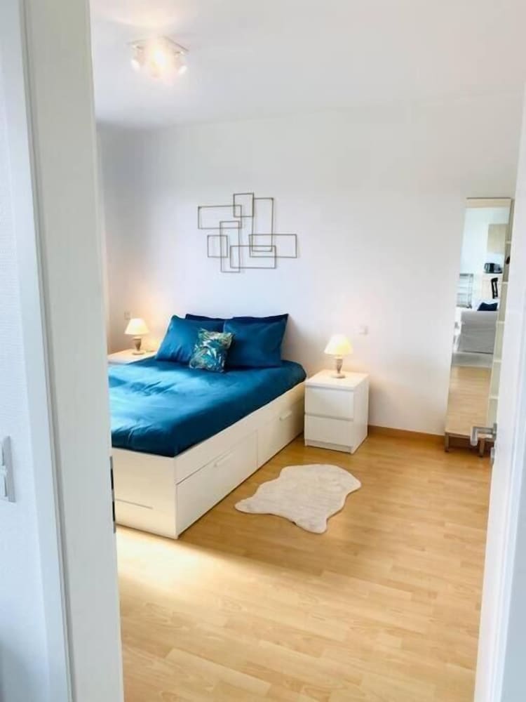 Spac. Flat Kirchberg w Parking&Terrace