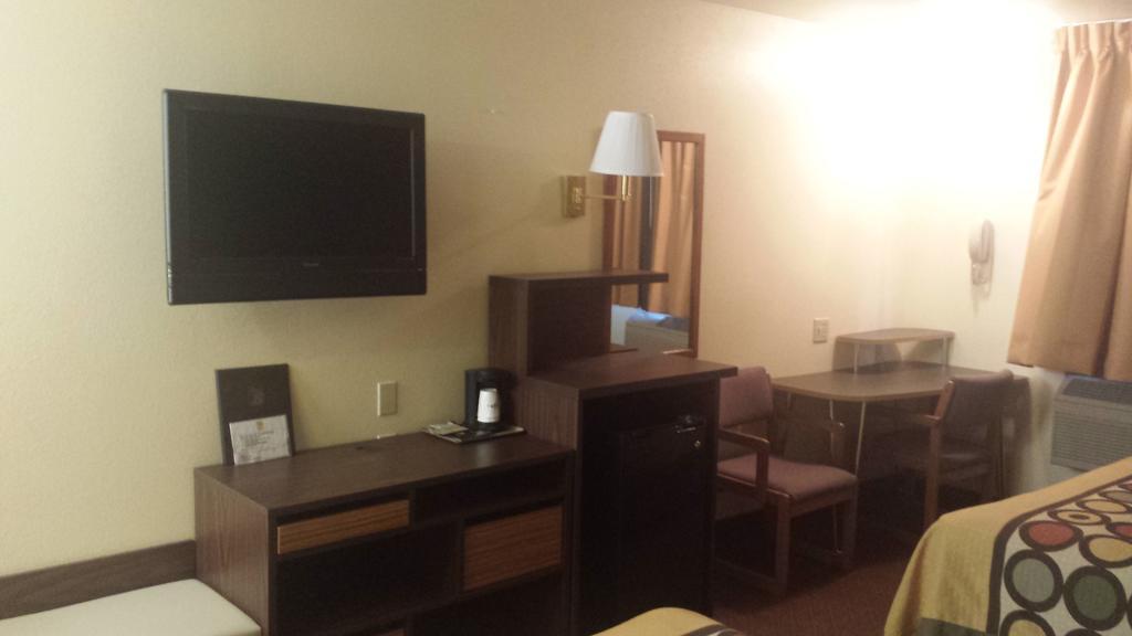 Super 8 by Wyndham Rawlins - photo 4