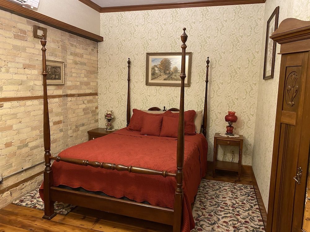 Cambridge Inn on Main - photo 8