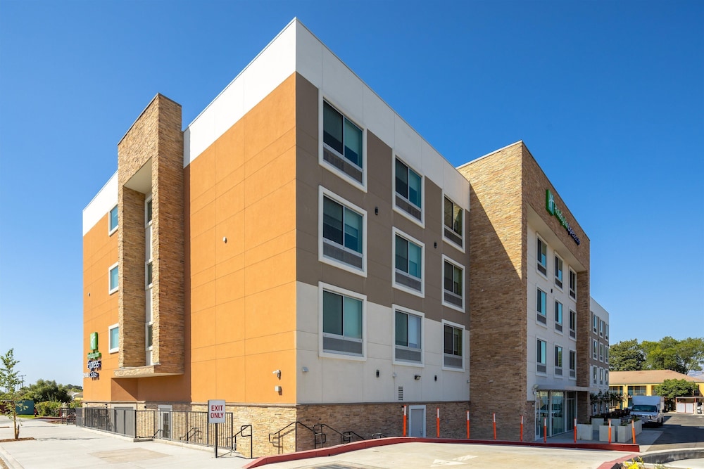Holiday Inn Express & Suites San Jose Silicon Valley - photo 79