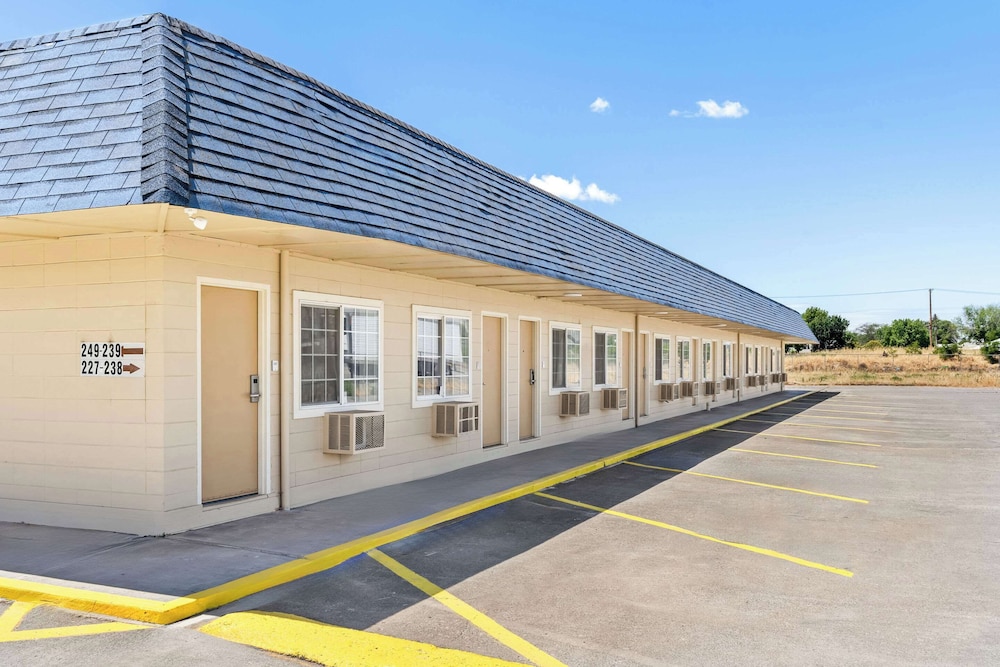 Rodeway Inn Hermiston Umatilla - photo 42