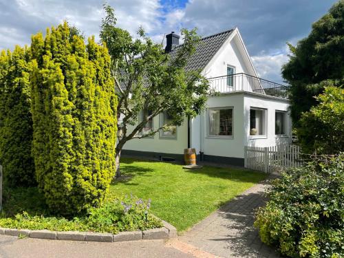 Central sekelskiftesvilla med mysig trädgård in Aengelholm, Sweden