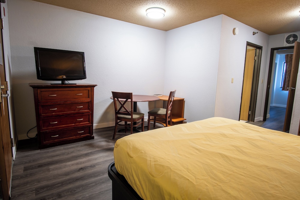 Blue Way Inn & Suites Eagan - photo 11
