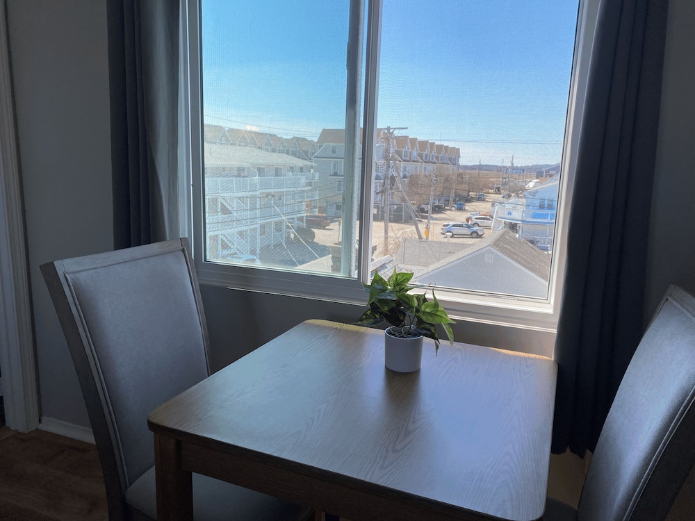 Hampton Harbor Motel - photo 16
