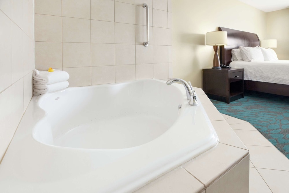 Hilton Garden Inn Fargo - photo 37