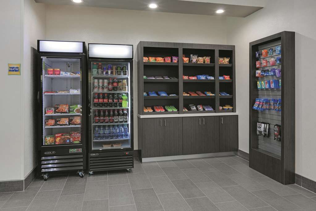 La Quinta Inn & Suites by Wyndham Tyler South - photo 32