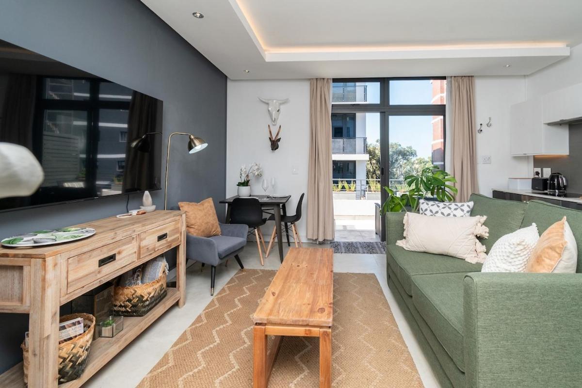 Stylish Green Point Apartment