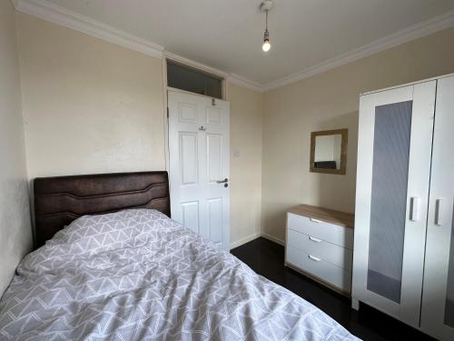 Single comfortable room - carbon neutral hotel in London