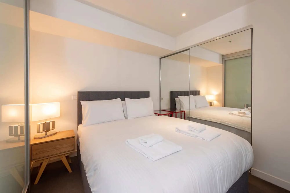 Well Located 1bed Unit in Near Albert Park w Gym — 4-Star Luxury Hotel in Melbourne, Australia