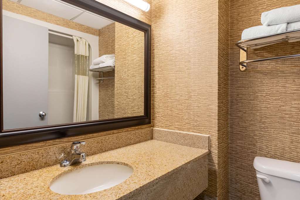 Howard Johnson by Wyndham Gillette - photo 25