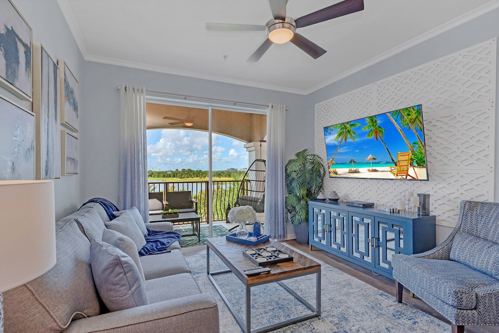 Condo w Prime View of Lake Pool & Fireworks — 4-Star Luxury Hotel in Orlando, United States