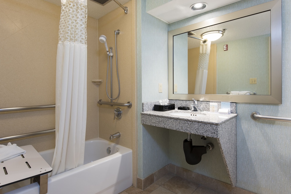 Hampton Inn and Suites Kokomo - photo 28