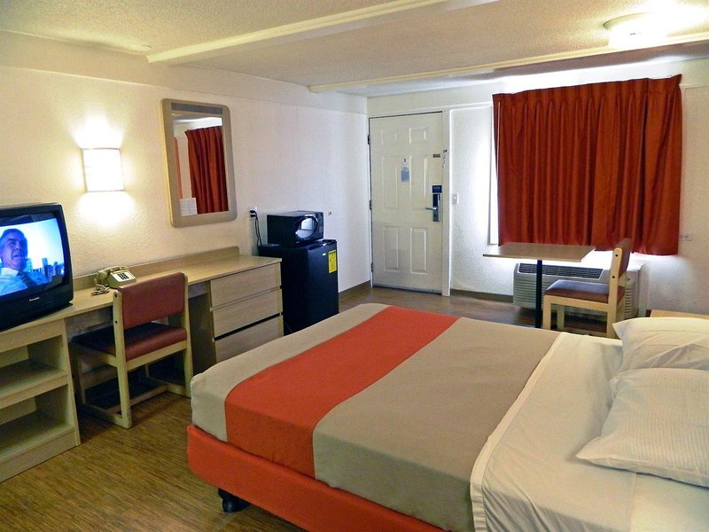 Travelodge by Wyndham Benton Harbor MI - photo 9