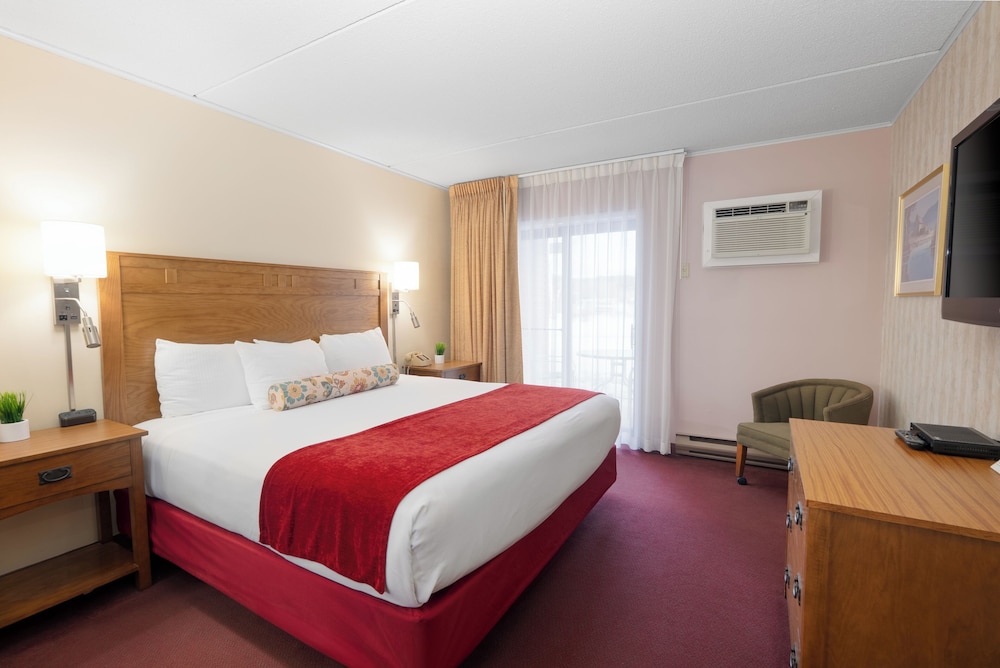 Fireside Inn & Suites Gilford - photo 8
