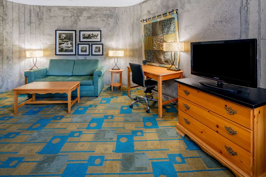 La Quinta Inn & Suites by Wyndham Irvine Spectrum - photo 19