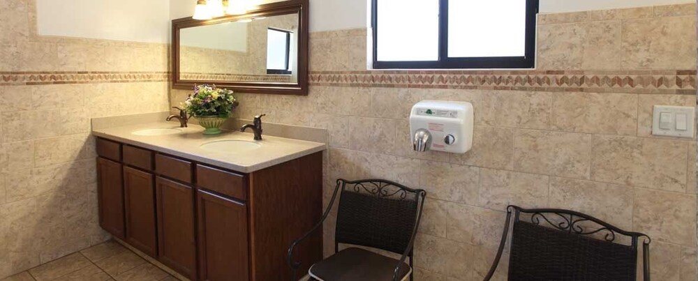 Road Runner Travel Resort Caravan Park - photo 37